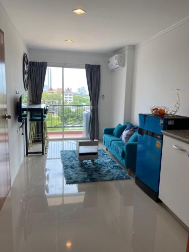 Ein Sitzbereich in der Unterkunft Trio Gems Condo, Pattaya Thailand