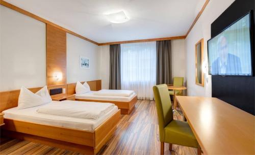 Llit o llits en una habitació de Sporthotel Kurz