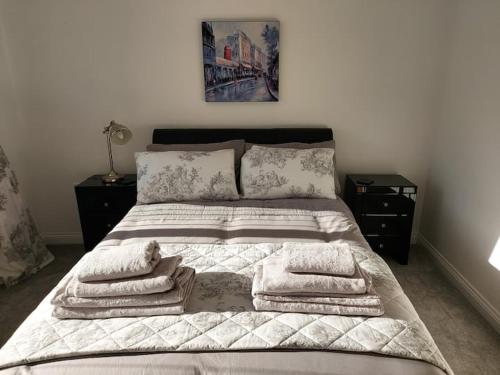 En eller flere senge i et værelse på Detached 2 bedroomed bungalow Billingham Stockton on Tees