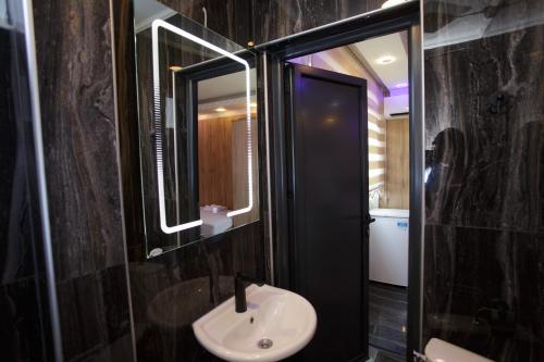 Ένα μπάνιο στο B H B Apartmani
