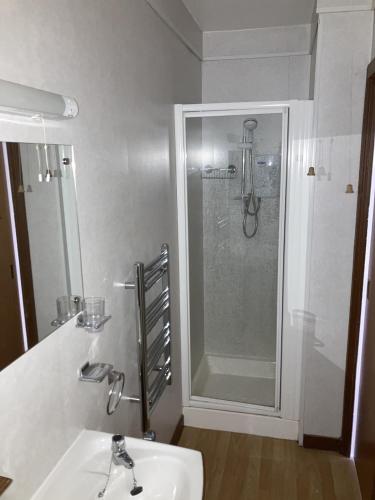 a bathroom with a shower and a sink at Uist Cottage in Kingussie