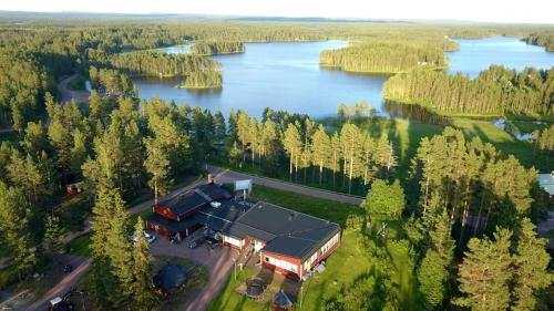 an aerial view of a house next to a lake at Gästhus Nornäs in Nornäs