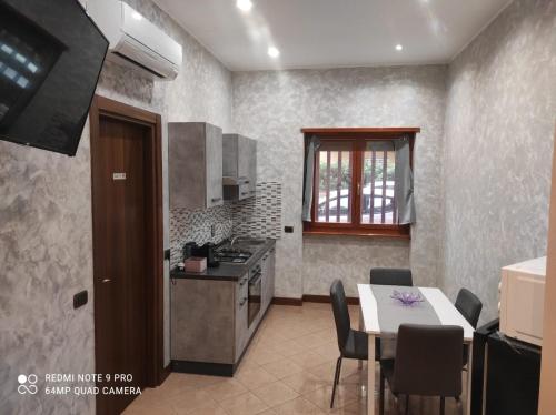 Majoituspaikan Top Apartment Roma 1 keittiö tai keittotila