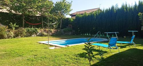 Bazén v ubytování Vivienda El Olivo con piscina privada y jardín. nebo v jeho okolí