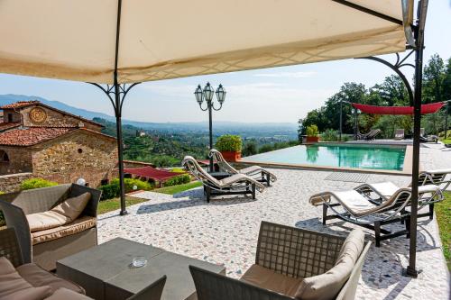 a villa with a swimming pool and a patio at Hotel Villa Volpi in Lucca