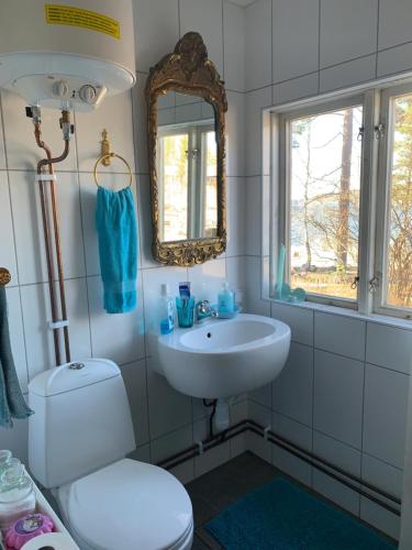 Vannas istaba naktsmītnē Charmig stuga av rustik stil i Stockholms område