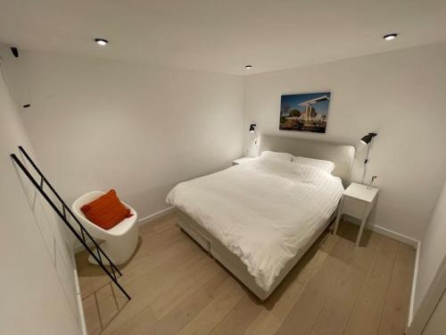 Ein Bett oder Betten in einem Zimmer der Unterkunft DOWN UNDER in Veere