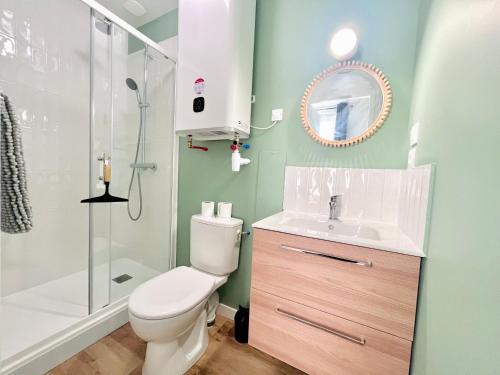 Ένα μπάνιο στο LE QUAI 2 - Studio neuf CALME TERRASSE - CLIM - WiFi - Gare à 200m