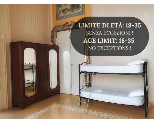 Ένα ή περισσότερα κρεβάτια σε δωμάτιο στο Salerno Experience Hostel