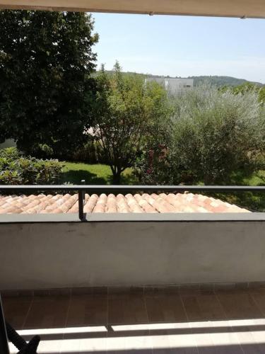 a balcony with a view of a garden at Deni09 in Pomer