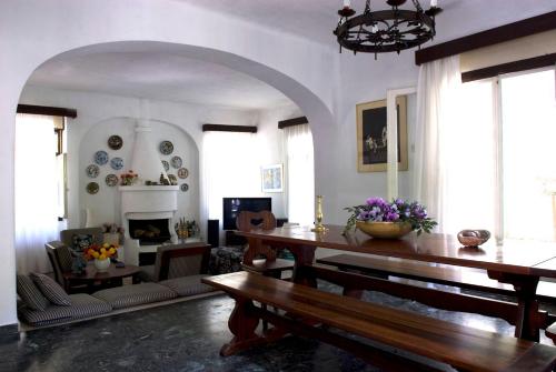 Χώρος καθιστικού στο Spacious Villa close to an amazing Sithonia beach