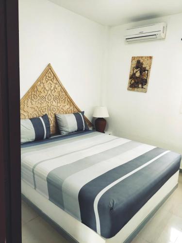 a bedroom with a large bed in a room at Wirason villa 2BR in Koh Samui 