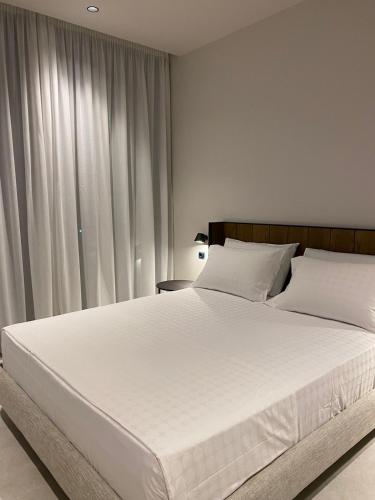 Postel nebo postele na pokoji v ubytování Olympia Hotel Vlore