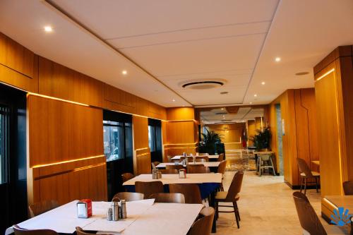 Restaurace v ubytování Hôtel La Perla