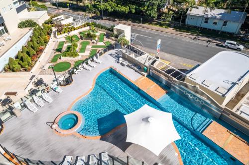 an overhead view of a swimming pool with an umbrella at The Sebel Twin Towns in Gold Coast