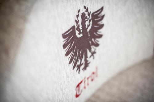 a drawing of a lion on the side of a paper towel at Alpenpension Pfurtscheller in Neustift im Stubaital