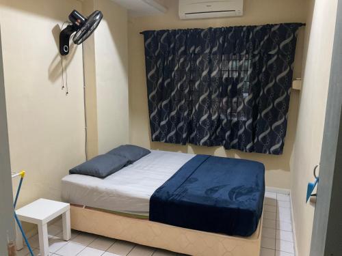 Port Dickson Paradise Lagoon Beachfront Apartmentにあるベッド