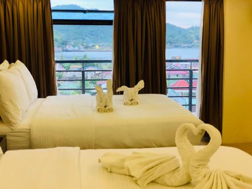 Ένα ή περισσότερα κρεβάτια σε δωμάτιο στο Treasure Island Hotel With Mini Water Adventure