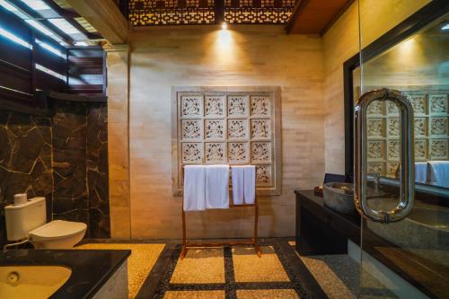 Bilik mandi di Giri Bhagawan Villas & Spa