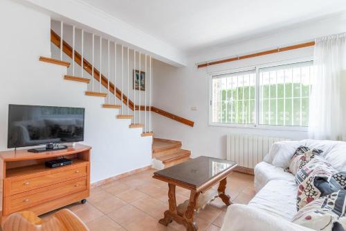 Spacious family home with Airco, private 5x10m pool, sandy beach 300m, free WiFi