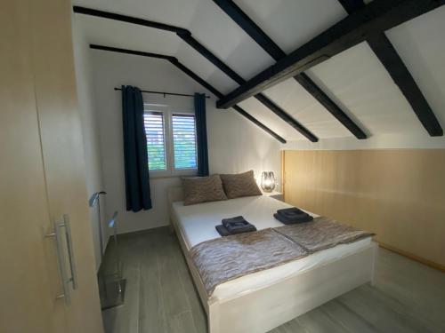 a bedroom with a large bed in a room at Apartmani Grebastica in Grebaštica