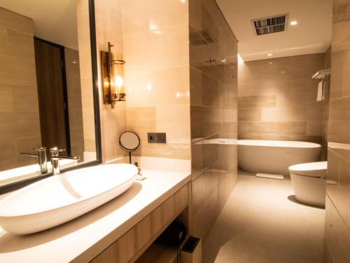 Ένα μπάνιο στο Prime Park Hotel & Convention Lombok