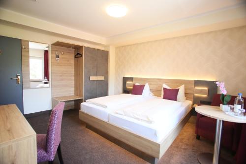Postel nebo postele na pokoji v ubytování Hotel Münchner Hof