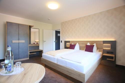 Postel nebo postele na pokoji v ubytování Hotel Münchner Hof