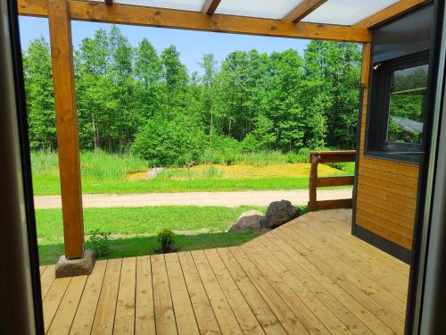 a screened porch with a view of a yard at Kasztanowe Wrota in Kosewo