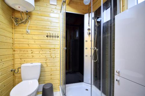Kúpeľňa v ubytovaní Domki Biała Perła Gąski