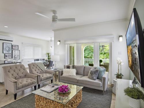 a living room with two couches and a table at Zenbreak KingsGate 1 in Saint Peter