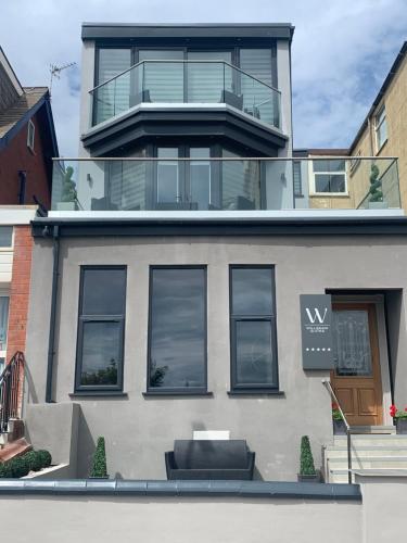 El edificio en el que está el departamento