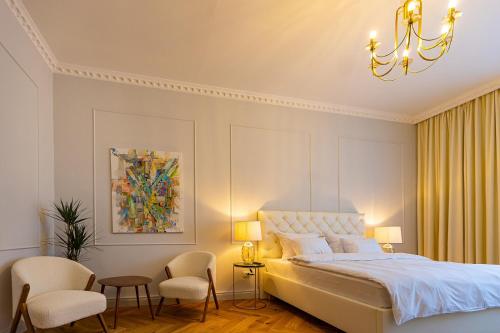 Un pat sau paturi într-o cameră la Casa Zielinski Sighișoara