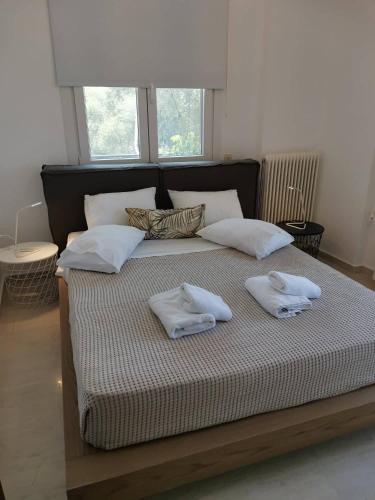 a large bed with two towels on top of it at Sti Chora Apartments in Lefkada Town
