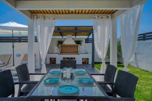Gallery image of Blue Wind Villa II in Sarakinádhon