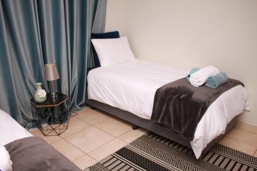 43 Home self Catering with backup power and High speed WiFiにあるベッド