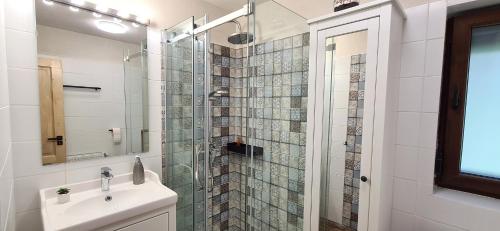 Phòng tắm tại Casuta cu Bine