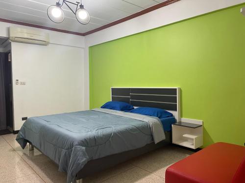 Un pat sau paturi într-o cameră la Hotel Paraiso