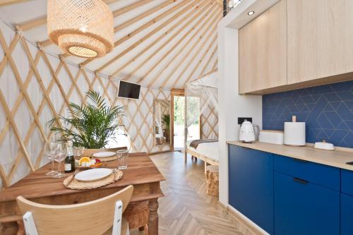 Fotografie z fotogalerie ubytování JURTLANDIA jurta BOHO v destinaci Lubiatowo