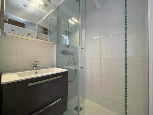 Kúpeľňa v ubytovaní Appartement Saint-Cyprien, 2 pièces, 5 personnes - FR-1-225D-151