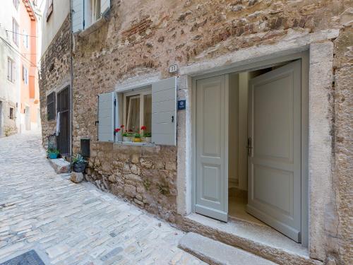 Cozy Montalbano Studios by Irundo