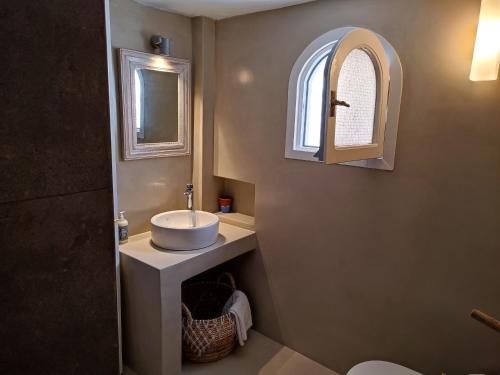 Ένα μπάνιο στο Astra Residential Apts