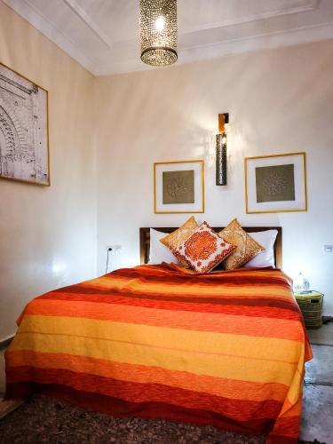 Un ou plusieurs lits dans un hébergement de l'établissement Riad Dar Chadia