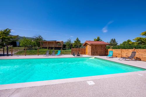 Eco Lodge, terrasse, piscine, Parc du Pilat