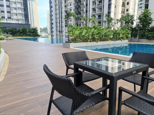 Swimming pool sa o malapit sa Bangsar South Apartment by Sarah's Lodge @ SouthLink Lifestyle Apartment