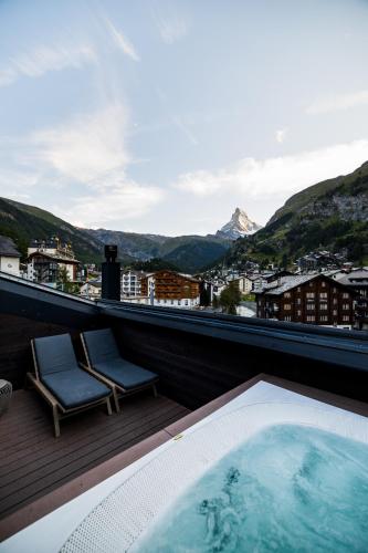Nespecifikovaný výhled na hory nebo výhled na hory při pohledu z hotelu