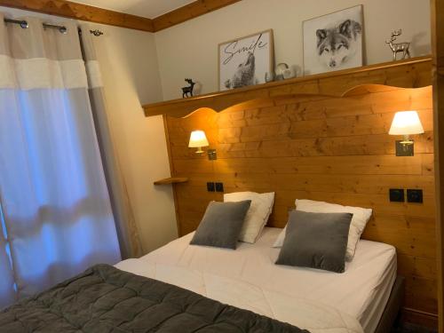 Ένα ή περισσότερα κρεβάτια σε δωμάτιο στο Appartement Luxe Prince des Cimes Arc 1950 Piscine intérieure et extérieure