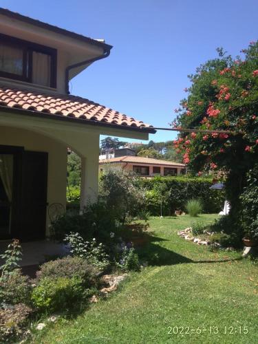 Κήπος έξω από το Casa di Rita