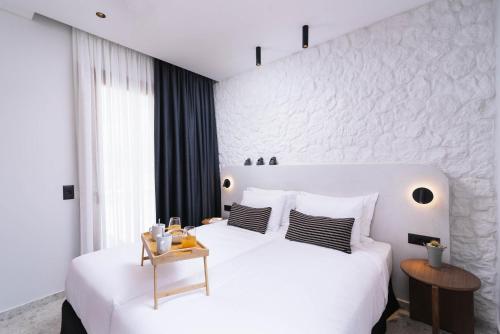 A bed or beds in a room at Kedros Katikies
