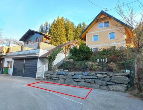 a house with a stone wall and a red line in the street at Ferienwohnung Sofka in Sekull